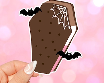 Naklejka z gotycką trumną z lodami, lody neapolitańskie, upiorny, uroczy winyl, gotycki deser, estetyka Halloween, wodoodporna naklejka, straszny film