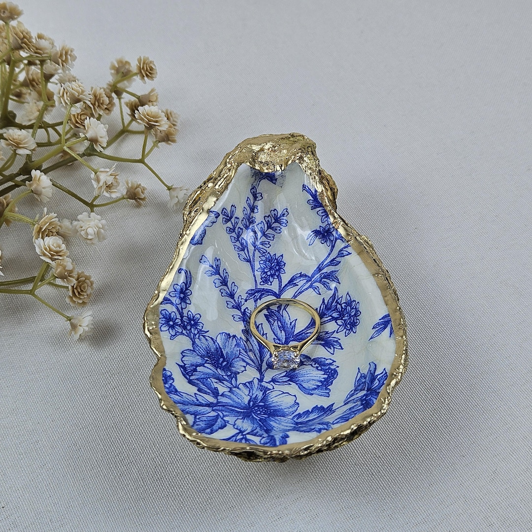 Blue and White Chinoiserie Oyster Shell Ring Dish, Blue Floral Trinket Dish, Engagement Ring Holder, Bridal Shower Gift, Bridesmaid Gift
