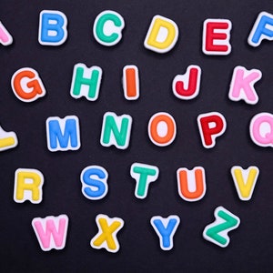 Amuletos de zapatos de letras de colores / Amuletos del alfabeto A-Z para zapatos / Amuletos de zapatos para adultos / Amuletos de zapatos para niños