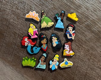 Adornos para zapatos de princesas y coronas / Adornos para zapatos de Bella, Tiana, Mulán, Jazmín y Blancanieves / Adornos para zapatos de dibujos animados de Disney / Para niños y adultos