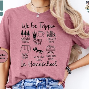 Maglietta "We Be Trippin in Homeschooling", Maglietta "Direttrice mamma che fa homeschooling", Regalo "We Be Trippin", Maglietta per mamme che fanno homeschooling