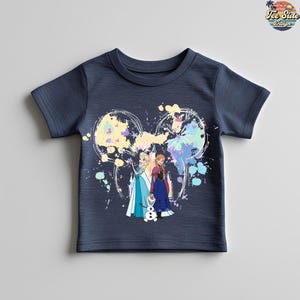 Camiseta de acuarela de Elsa y Anna, camiseta a juego de las hermanas Frozen, camiseta de las hermanas, camiseta de la película Frozen, camiseta de las princesas Elsa y Anna imagen 2