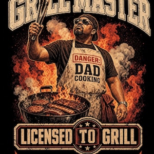 Peut inclure: Un design graphique montrant une personne portant des lunettes de soleil et un tablier avec l'inscription DANGER: DAD COOKING. Le texte GRILL MASTER est en haut, et LICENSED TO GRILL avec DAD EST. FATHER'S DAY 2026 est en bas, avec des flammes.