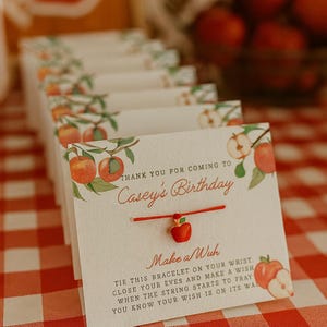 Pulsera de deseos de cumpleaños o baby shower de Apple of my Eye para invitados imagen 1