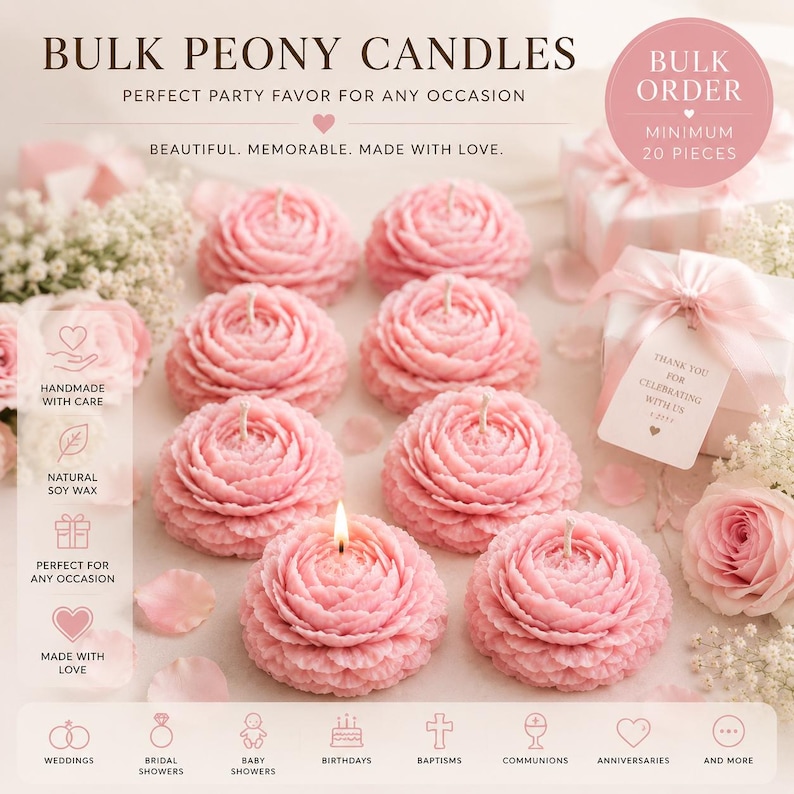 K&ouml;nnte beinhalten: Eine Sammlung hellrosa pfingstrosenf&ouml;rmiger Kerzen, die auf einer Oberfl&auml;che angeordnet sind. Der Text lautet BULK PEONY CANDLES, BULK ORDER MINIMUM 20 PIECES und listet verschiedene Anl&auml;sse wie Hochzeiten und Geburtstage mit Symbolen auf.