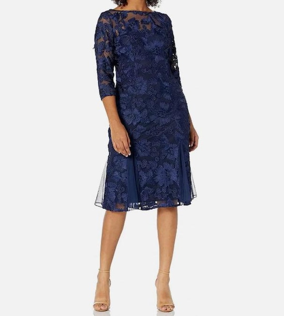 chinese dress ladies Amazon.com: Alex Evenings Women's Long A-line Mother of the Bride Dress  with Illusion Neck and Sleeves, Navy Cap Jersey, 4 : Clothing, Shoes &  Jewelry main image 0