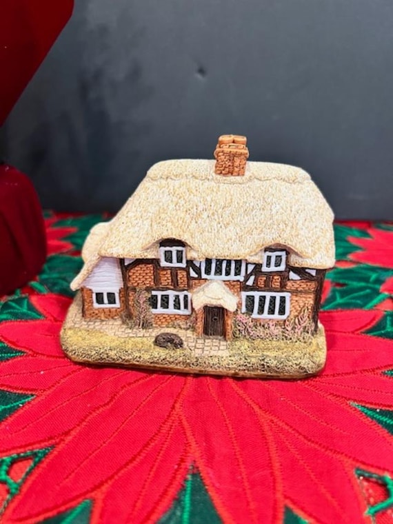Lilliput Lane コレクション HONEYSUCKLE COTTAGE Amazon.com