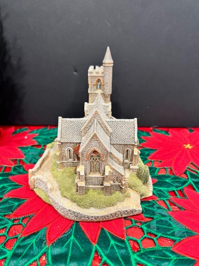St. Lawrence Church by Lilliput Lane - Etsy Israel