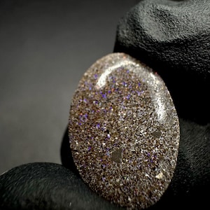 Andamooka Opal Cabochon. (8.7 Carats)