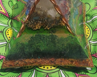 Orgonite Pyramid with 12 Gauge Twisted Copper Wire , Rose Quartz, Pyrite. Green and Cooper 8 Sides, Sri Yantra Orgonite Disc
