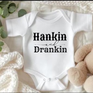 Lustige süße Baby Strampler svg und png digitale Datei, Western-Babykleidung, Stiefelscootin, DIGITAL DOWNLOAD