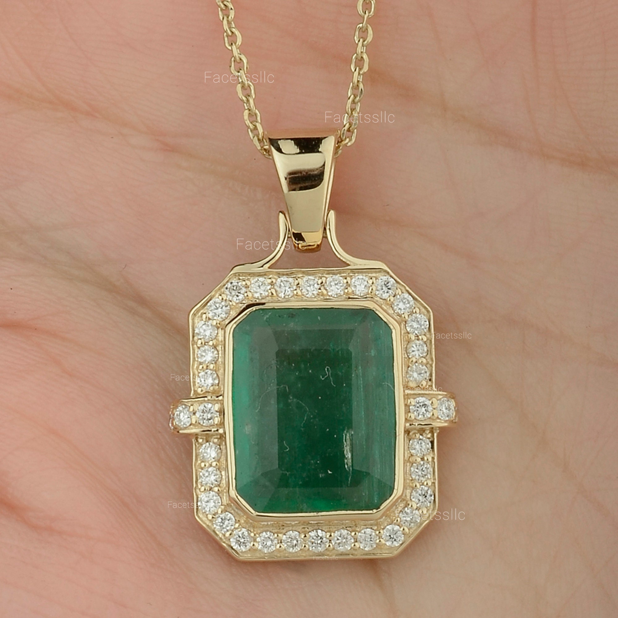 Limited Edition 18K Gold Emerald Pendant Necklace