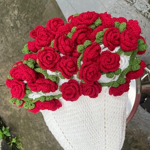 ブランケットフラワーブーケクロッシェ、赤いバラの花の編みぐるみ、ニットブランケット、ホームデコレーション、手作りクロッシェギフト、誕生日/記念日ギフト