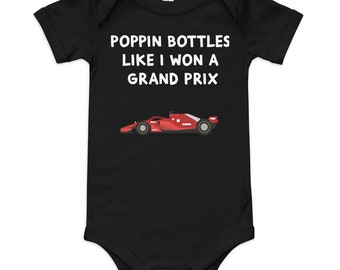 Poppin botellas como si hubiera ganado un Grand Prix F1 Baby de una pieza de manga corta Ferrari Charles Leclerc Carlos Sainz