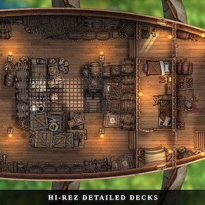 K&ouml;nnte beinhalten: Detaillierte Draufsicht auf ein h&ouml;lzernes Schiffsdeck, gef&uuml;llt mit Kisten, F&auml;ssern und verschiedener Fracht. Das Deck wird von warmen, gelben Lichtern beleuchtet, mit einem Bett und anderen Einrichtungsgegenst&auml;nden. Der Text "HI-REZ DETAILED DECKS" befindet sich unten.