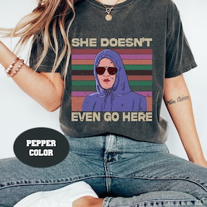 Damian She Doesn't Even Go Here Comfort Colors Shirt, Retro Shirt, Vintage Shirt, Funny Regina George Shirt, Movie Quote Unisex T-Shirt 2023