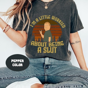 Camiseta de Bobby Hill, estoy un poco preocupado por ser una puta, camiseta de colores cómodos, camiseta King Of The Hill, camiseta de Bobby Hill, camiseta divertida de Bobby Hill