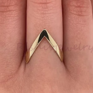 14K Gold V-förmiger stapelbarer Ring, gebogener Chevron-Ehering, echtes Gold konturierte Welle, ideales Goldschmuckgeschenk für Frau oder Braut