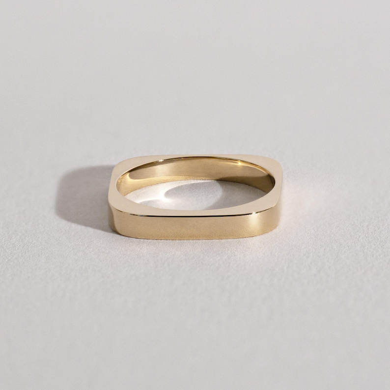 Anello quadrato minimalista in oro, fascia piatta in oro 14 carati da 3 ...