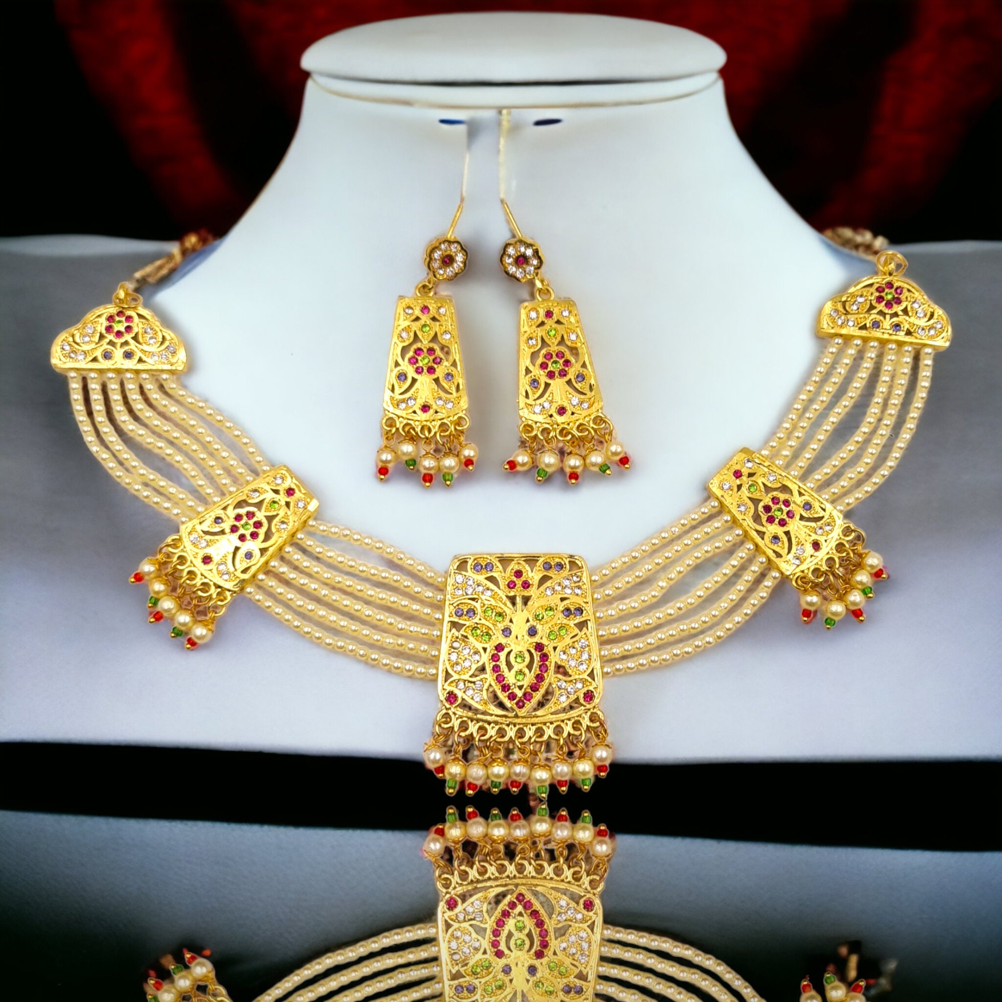Elegant Gold plated Necklace With Matching Earrings Jewellery Set
