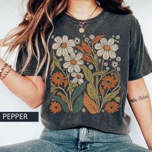 Boho WildFlowers Vintage Inspired T-Shirt, Retro Graphic Flower Print Shirt, Art Nouveau Wildflower Tee, Botanical Bohemian Flower Shirt