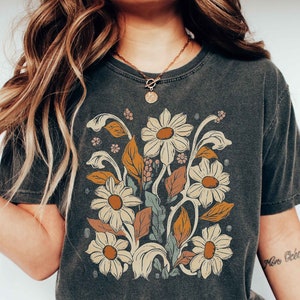 Vintage Wildflower Tshirt, Boho Wildflowers Shirt, Retro Flower T-Shirt, Comfort Colors Wildflower T-Shirt, Art Nouveau Floral Tshirt