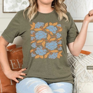 Vintage TShirt Blue Gold Rose, Retro Rose Print T-Shirt, Boho Rose Tee, Rose Graphic TShirt, Womens Rose Print Shirt, Rose Graphic Tee afbeelding 2