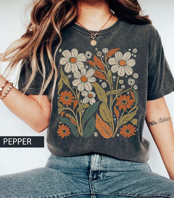 Graphic Tee Shirt for Women Vintage Wildflower Oversized T-shirt