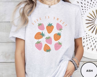 La vida es camiseta dulce, camiseta de vibración positiva de fresa, camisa de bayas de bondad, gráfico de fruta minimalista, impresión feliz para sentirse bien, regalo para ella