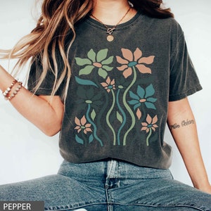 Botanical Wildflower Vintage Inspired Graphic t-shirt Boho Large Print t-shirt Floral