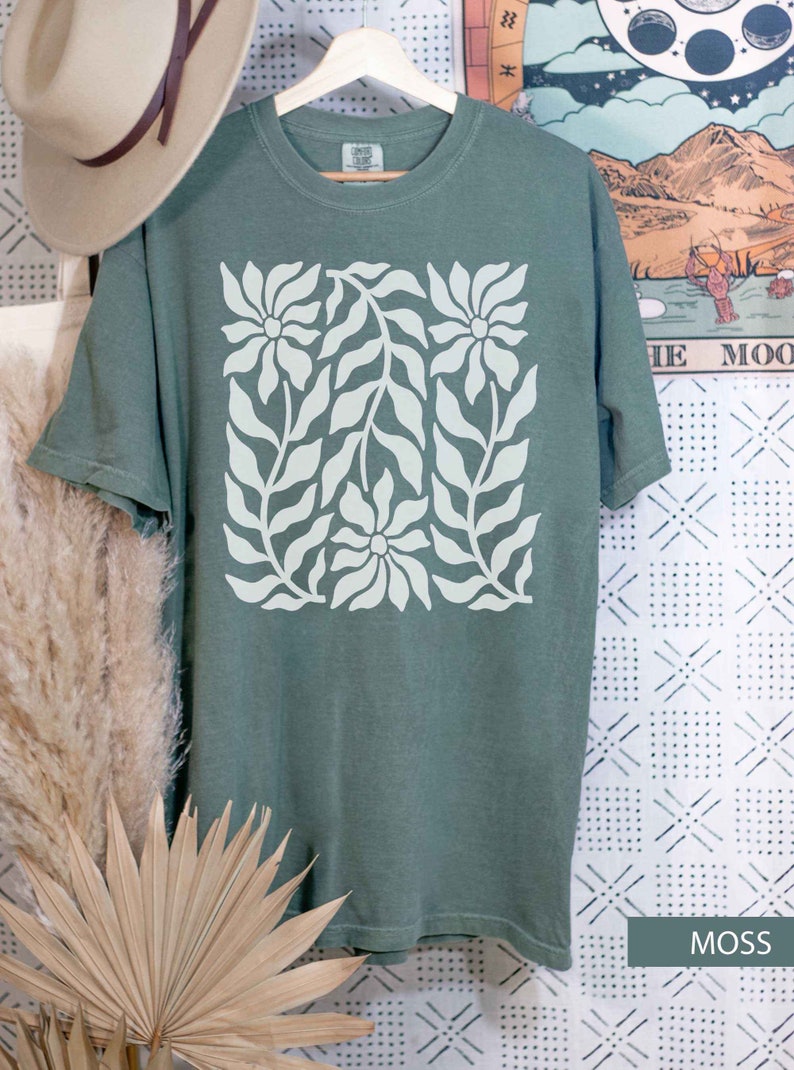 Wildflower Shirt, Boho Flower Shirt, Wild Flowers TShirt, Retro Flower Shirt, White Retro Flower TShirt, Botanical Flower Shirt Gift