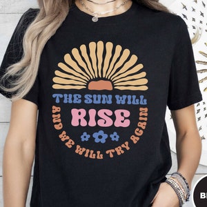 Sun Rise T-Shirt, Mentale Gesundheit Positive Vibe T-Shirt, Freundlichkeit Blumen, Gelbe Sonne Grafik Bloom TShirt, Glückliches inspirierendes Wohlfühl T-Shirt Bild 1
