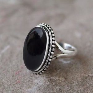 Bague en onyx noir naturel Bague en argent faite main en argent sterling 925 Bague en onyx noir ovale Cadeau pour elle Bague de naissance Bague de promesse Black Onyx