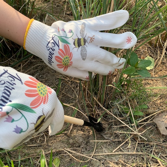 Personalized Gift, Custom Last Name Gardening Gloves, Original Design Acrylic Painted Bee Gloves, Birthday Gift for Gardener, Grandma Gift