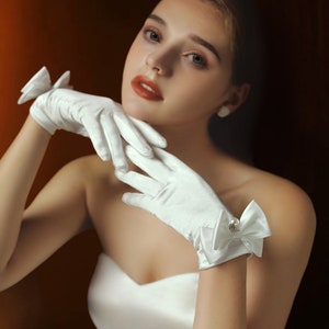 White Short Wedding Gloves, White Bow Bridal Gloves, Vintage Wedding Accessories, Delicate Made Vintage Gloves, Wedding Gloves White