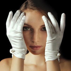 White Bow Wedding Gloves, Short Bridal Gloves, Vintage Wedding Gloves, Delicate Gloves for Women, Party Gloves, Formal Dress Gloves