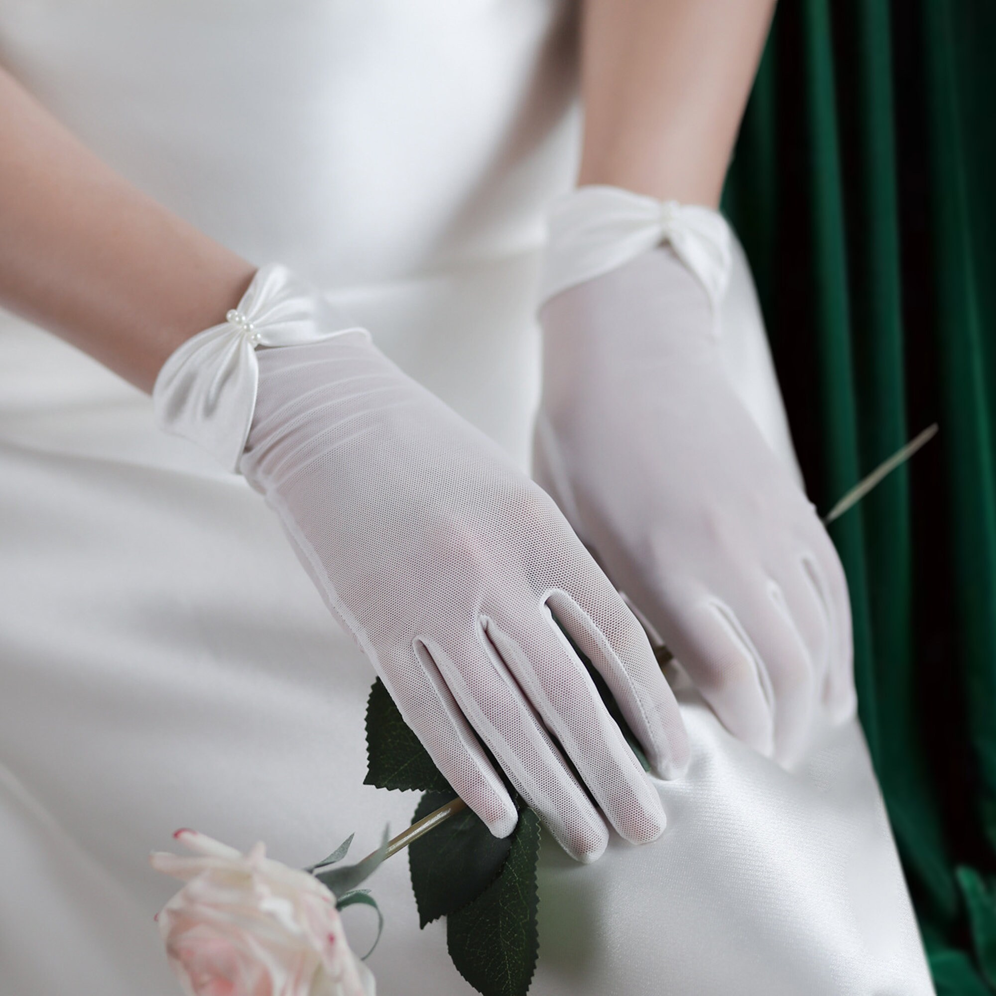 Vintage Bow Wedding Gloves, Mesh Gloves, Short Bridal Gloves, Wedding Vintage Bow Wedding Gloves, Mesh Gloves, Short Bridal Gloves, Wedding