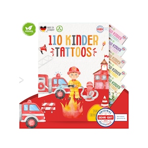 Könnte beinhalten: Ein Set mit 110 temporären Tattoos für Kinder mit Feuerwehr-Motiv. Die Tattoos sind in Deutschland hergestellt und vegan sowie dermatest-geprüft. Das Set enthält verschiedene Tattoos, darunter ein Feuerwehrauto, einen Feuerwehrmann und einen Hydranten.