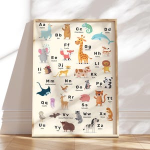 Poster con alfabeto A2 MyBaby123® | Impara le lettere | Poster didattico ABC scuola elementare | Carta da parati per la cameretta dei bambini | Impara a leggere (Alfabeto degli animali 1)