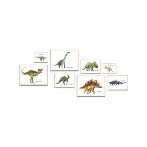 MeinBaby123® Juego de 8 carteles de dinosaurios A4, A5 y A6 | Dinosaurios | Imagen de la habitación del bebé | Fotomural habitación infantil | Decoración habitación infantil (Dino set de 8)