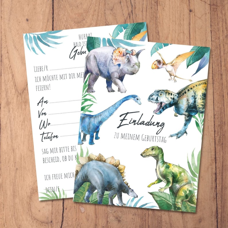 Puede incluir: Una invitaci&oacute;n a una fiesta de cumplea&ntilde;os con tem&aacute;tica de dinosaurios con un fondo blanco e ilustraciones coloridas de dinosaurios. El texto dice "Einladung zu meinem Geburtstag".