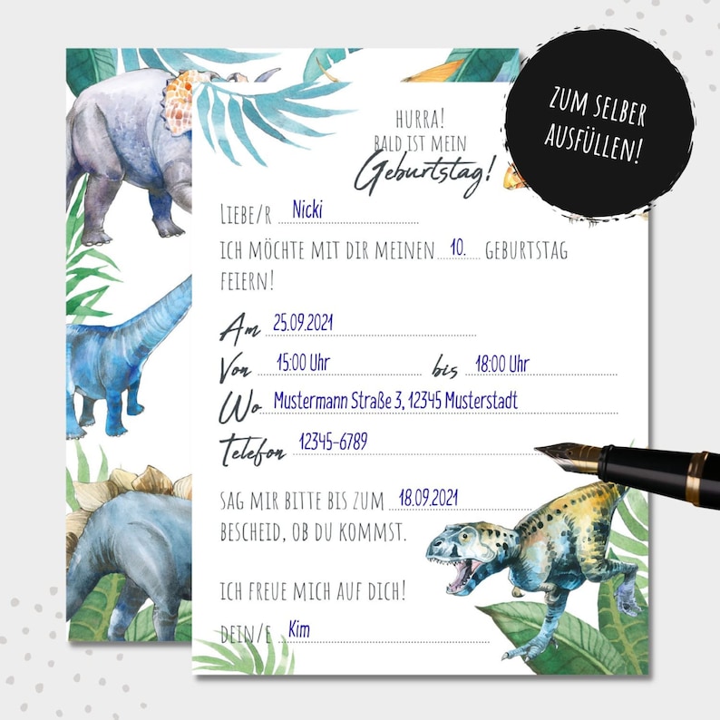 Puede incluir: Una invitaci&oacute;n de cumplea&ntilde;os imprimible con tem&aacute;tica de dinosaurios con un fondo de acuarela azul y verde. La invitaci&oacute;n tiene un formato para rellenar con el texto "HURRA! BALD IST MEIN Geburtstag!" y "ZUM SELBER AUSF&Uuml;LLEN!"