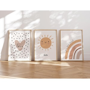MeinBaby123® 3er Set DIN A4 Bilder Kinderzimmer | Poster Kinderzimmer Deko | Babyzimmer Deko | Spruch Wandbilder (Sonne & Herz)