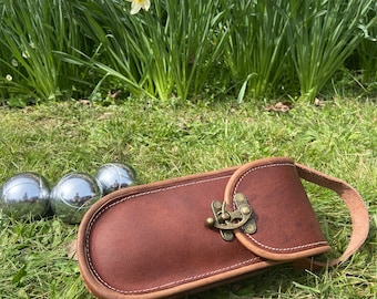 Leather bag for pétanque balls