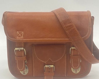 Sac bandoulière artisanal en cuir camel