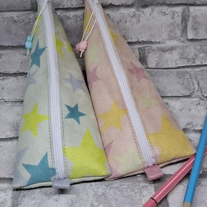 Dreiecksmäppchen mit Sternenmuster Rosa/Blau – personalisierbar, Federmäppchen, Kosmetiktasche, Geschenkidee/ Mäppchen