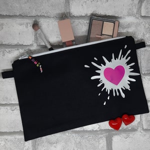 kosmetiktasche/ kosmetiktasche klein/ kosmetiktasche damen/ kosmetiktasche personalisiert/ glow in the dark/ Mäppchen/ Schminktasche