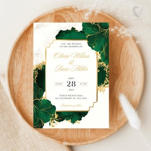 Plantilla de invitación de boda en tonos verde esmeralda y dorado: vegetación, flores, 5 x 7 pulgadas, temática de la naturaleza, perfecta para inspirarse en la boda