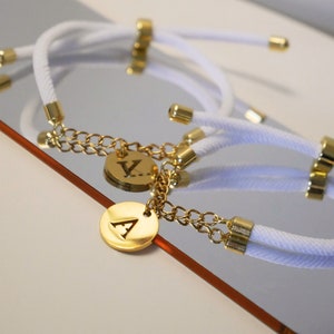 Pulsera de nombre personalizada Carta personalizada Encanto de oro, Opciones de color elegantes, Regalo de fiesta de cumpleaños de joyería personalizada, Pulseras Boho