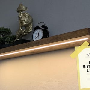 Wandregal aus Pinie mit LED-Beleuchtung - einstellbares Licht